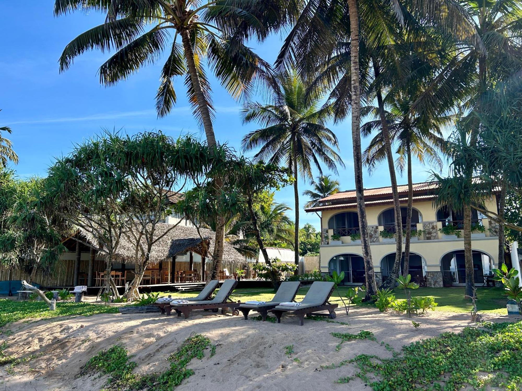 Cookie Aunt Beach Hotel Bentota Exterior foto