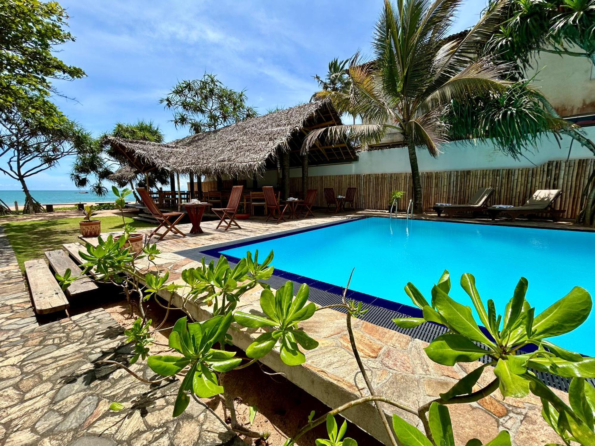 Cookie Aunt Beach Hotel Bentota Exterior foto