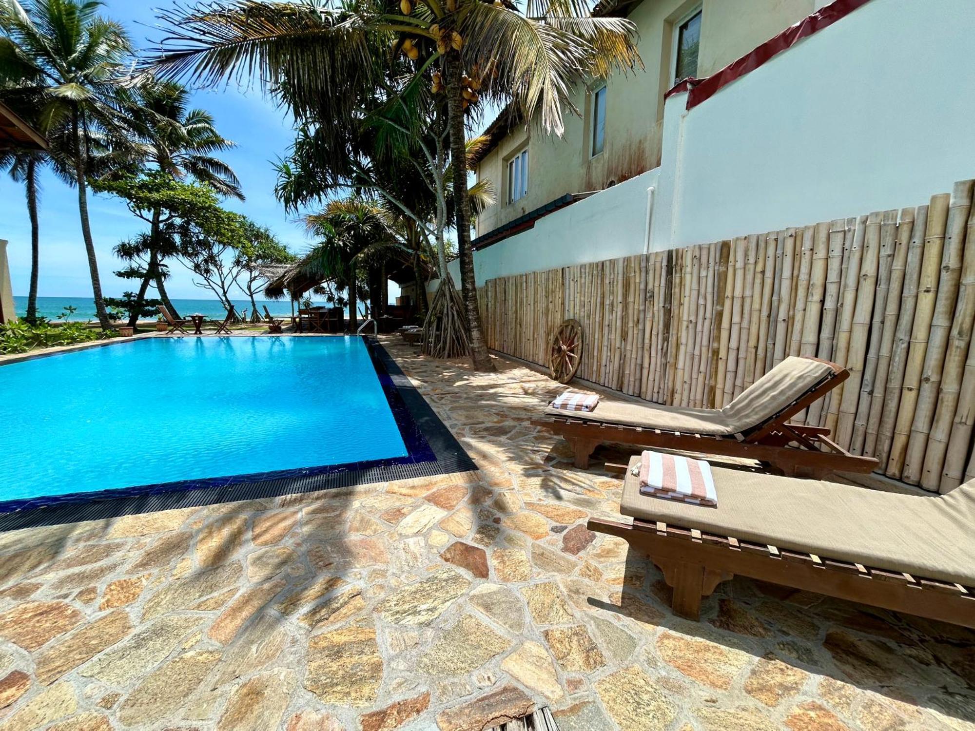 Cookie Aunt Beach Hotel Bentota Exterior foto