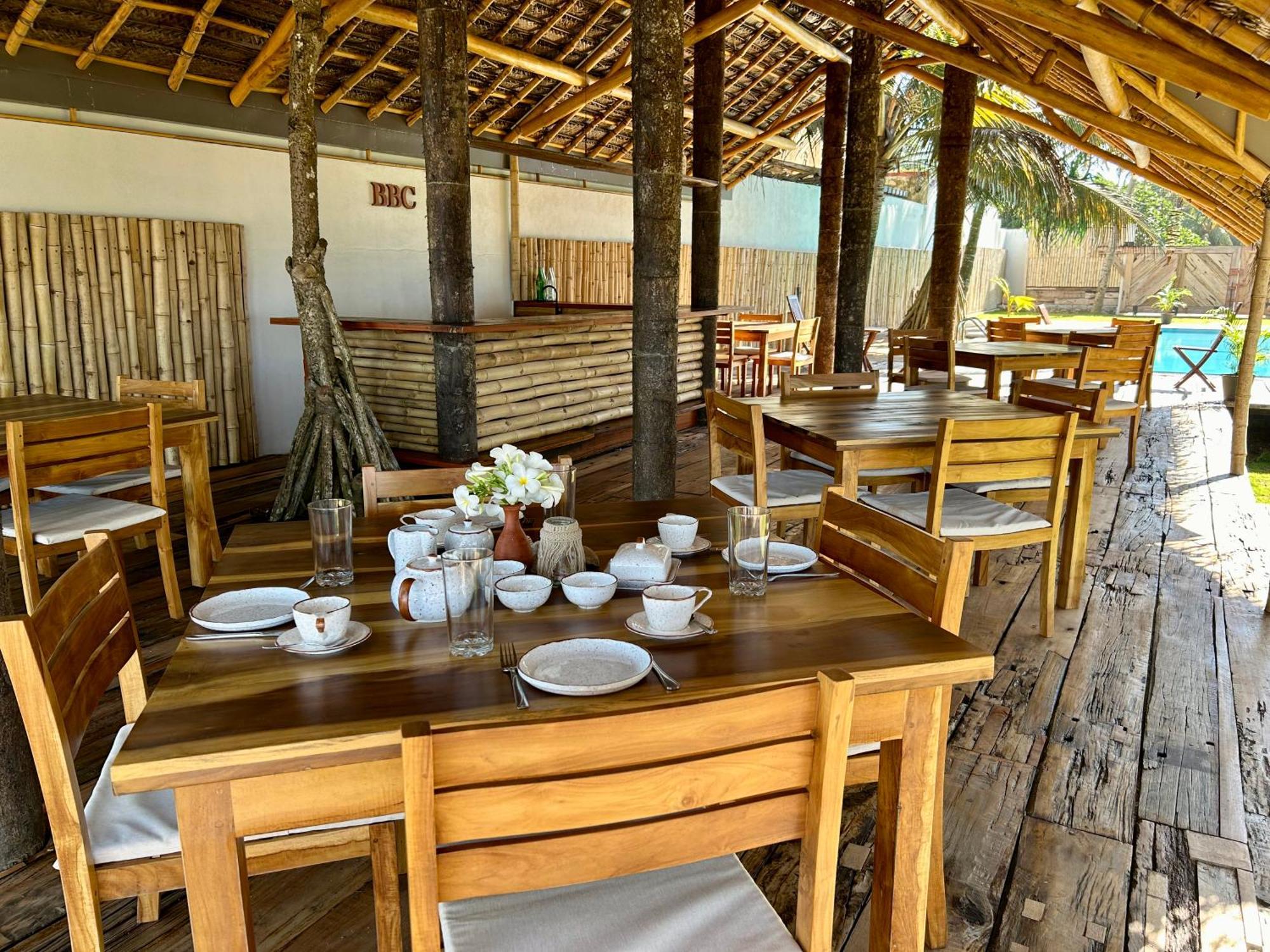 Cookie Aunt Beach Hotel Bentota Exterior foto
