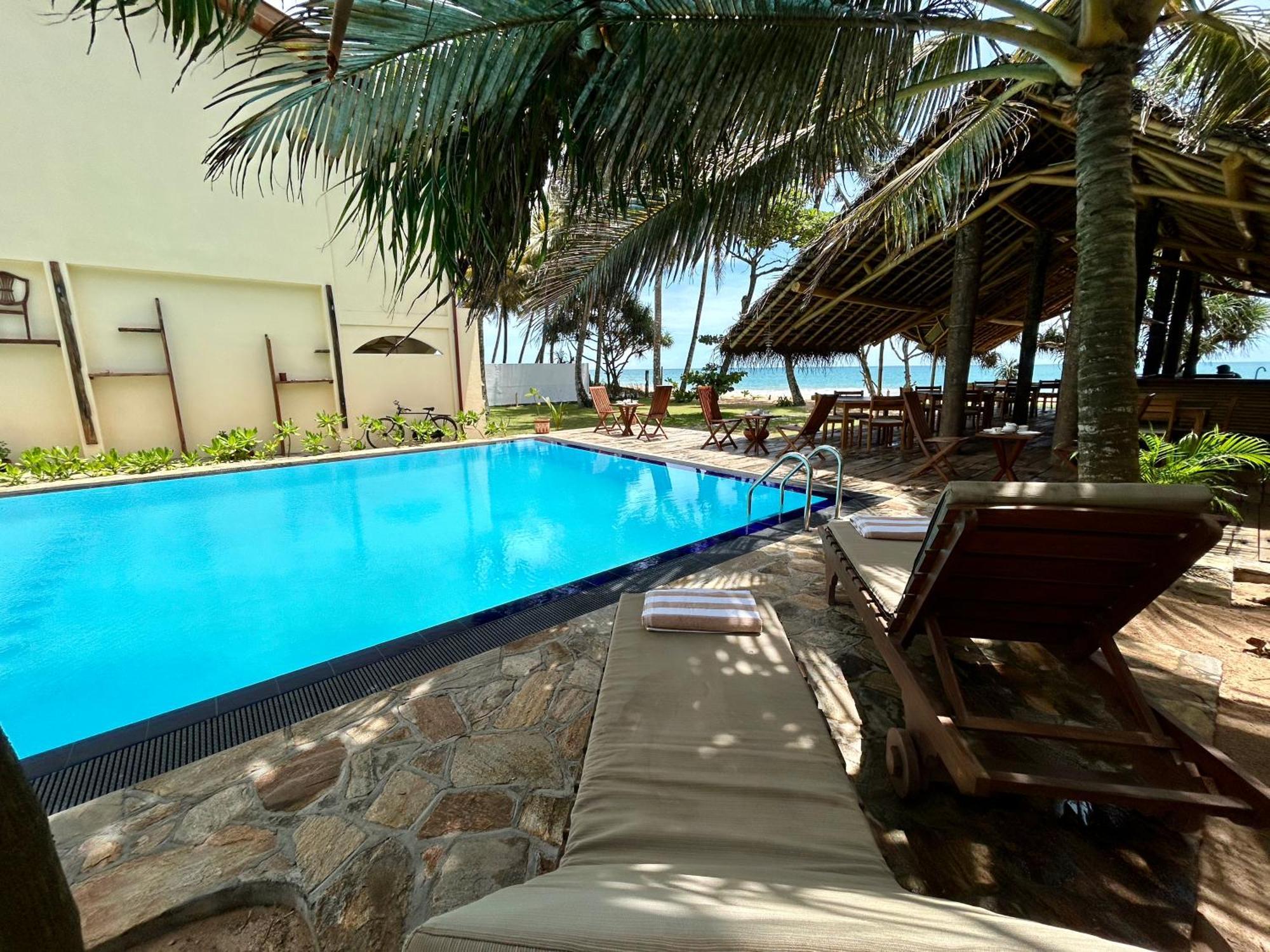 Cookie Aunt Beach Hotel Bentota Exterior foto