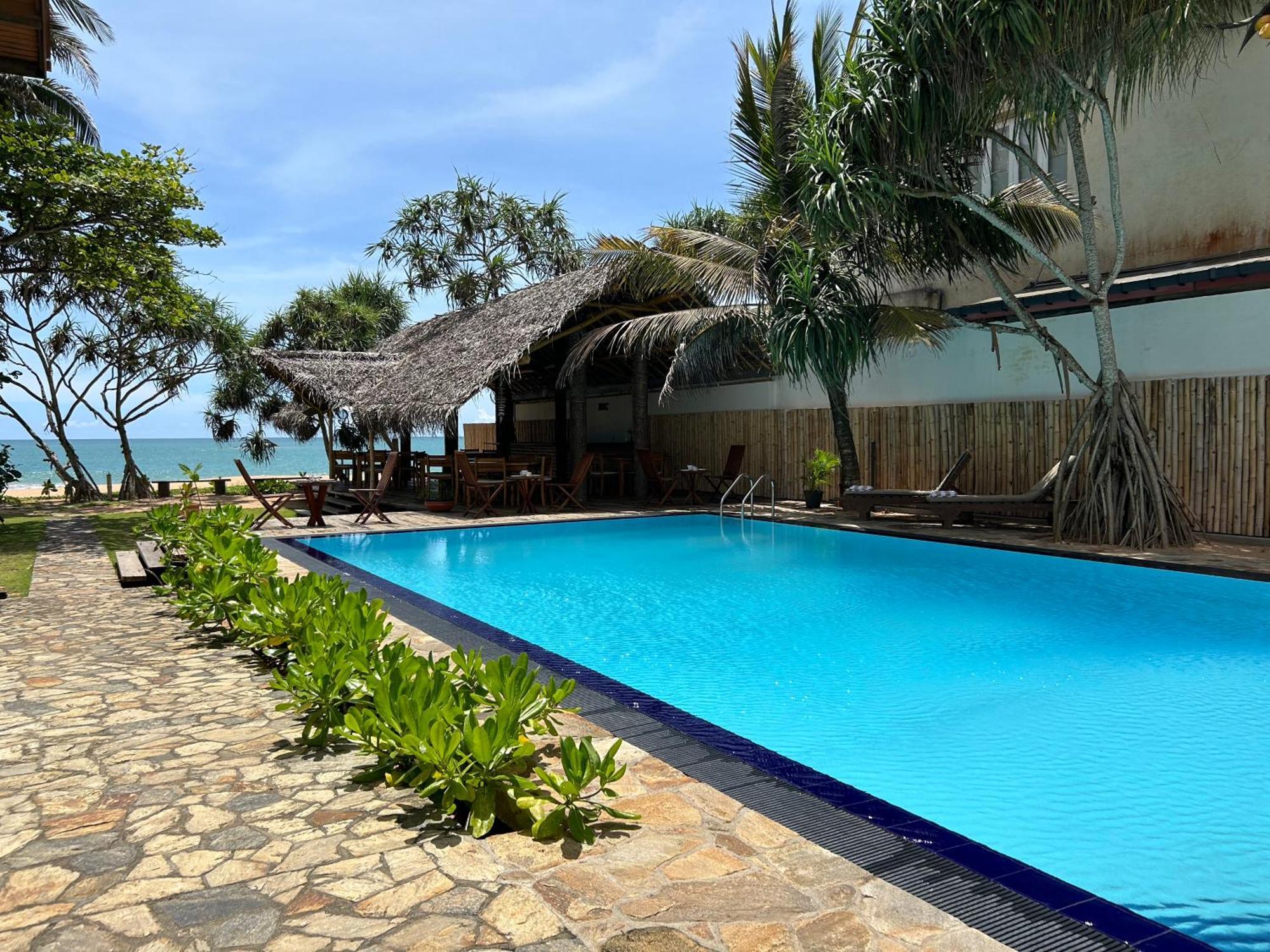 Cookie Aunt Beach Hotel Bentota Exterior foto
